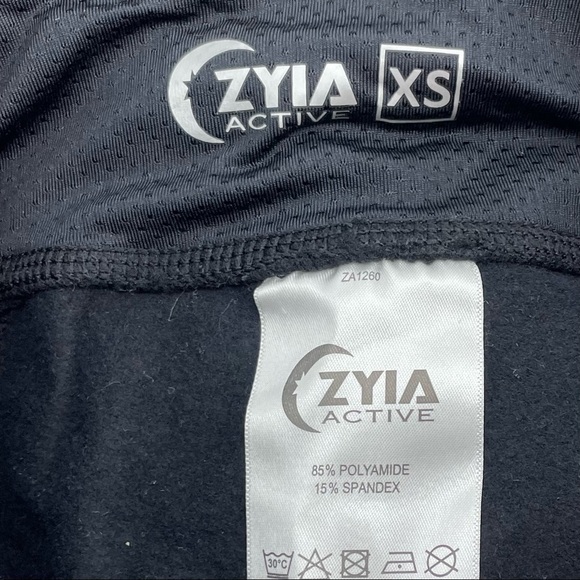 Zyia Active XS Stay Warm Reflective Mid Rise Legging Black Camo - Picture 7 of 9